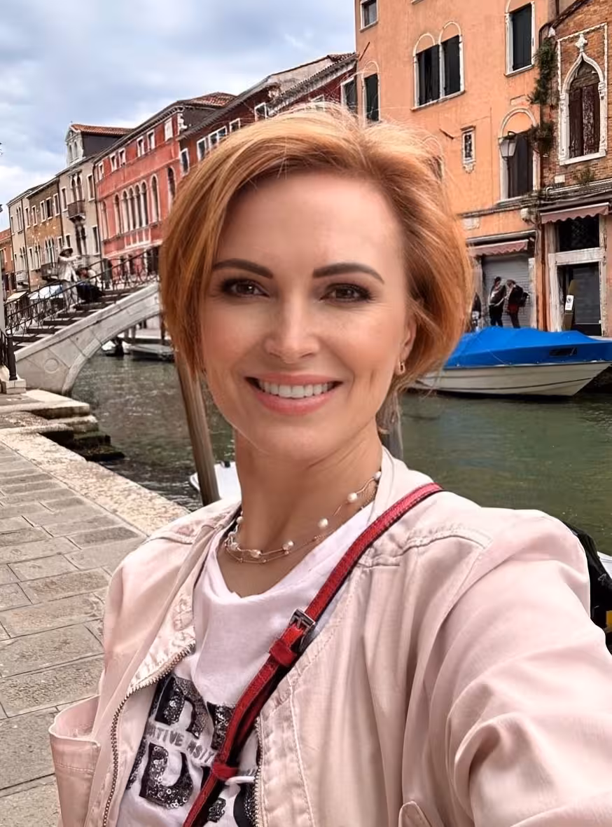 Visitar Perfil de la Senorita