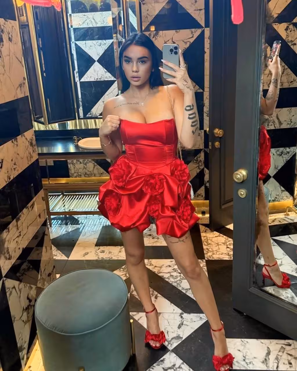 Visitar Perfil de la Senorita