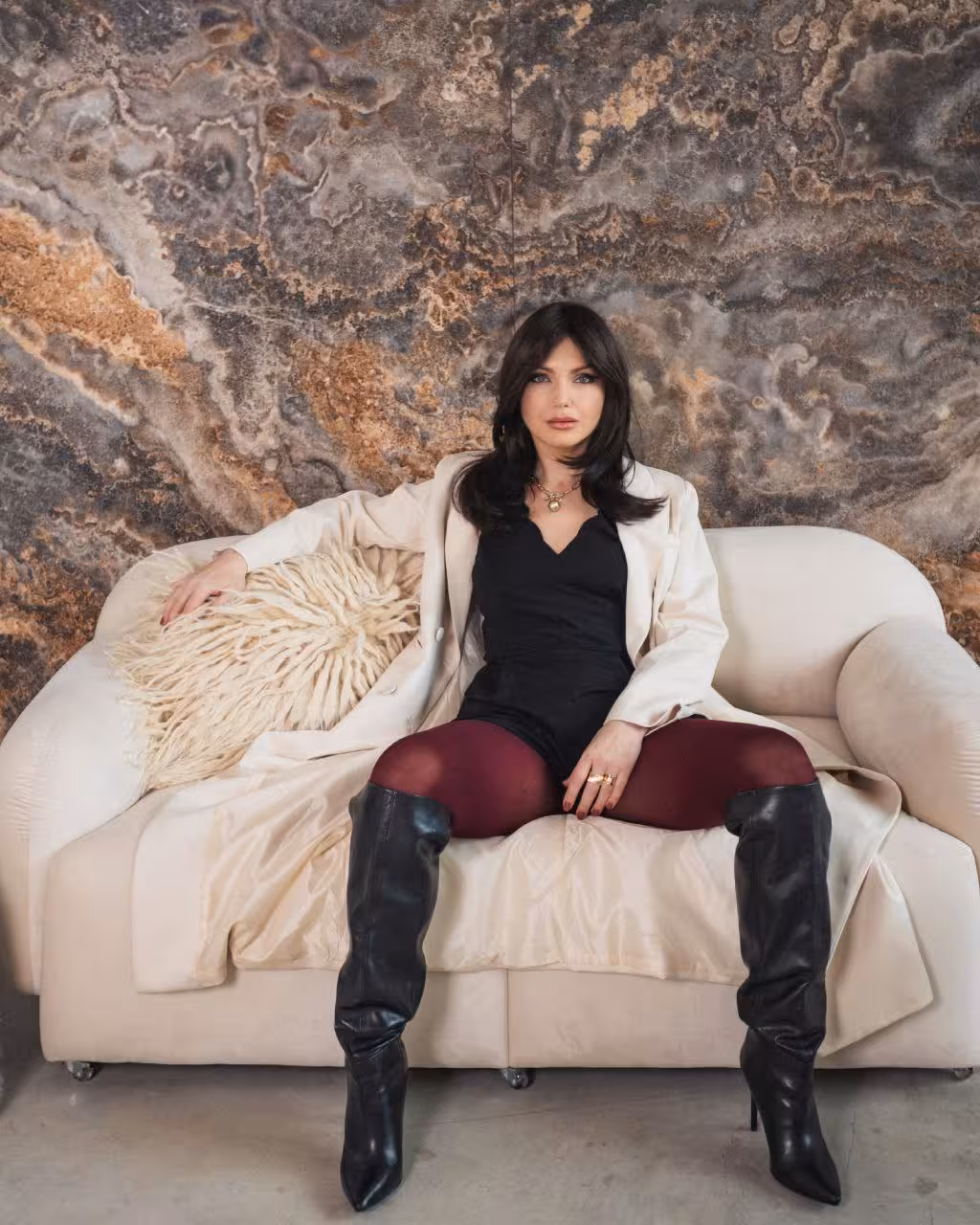 Visitar Perfil de la Senorita