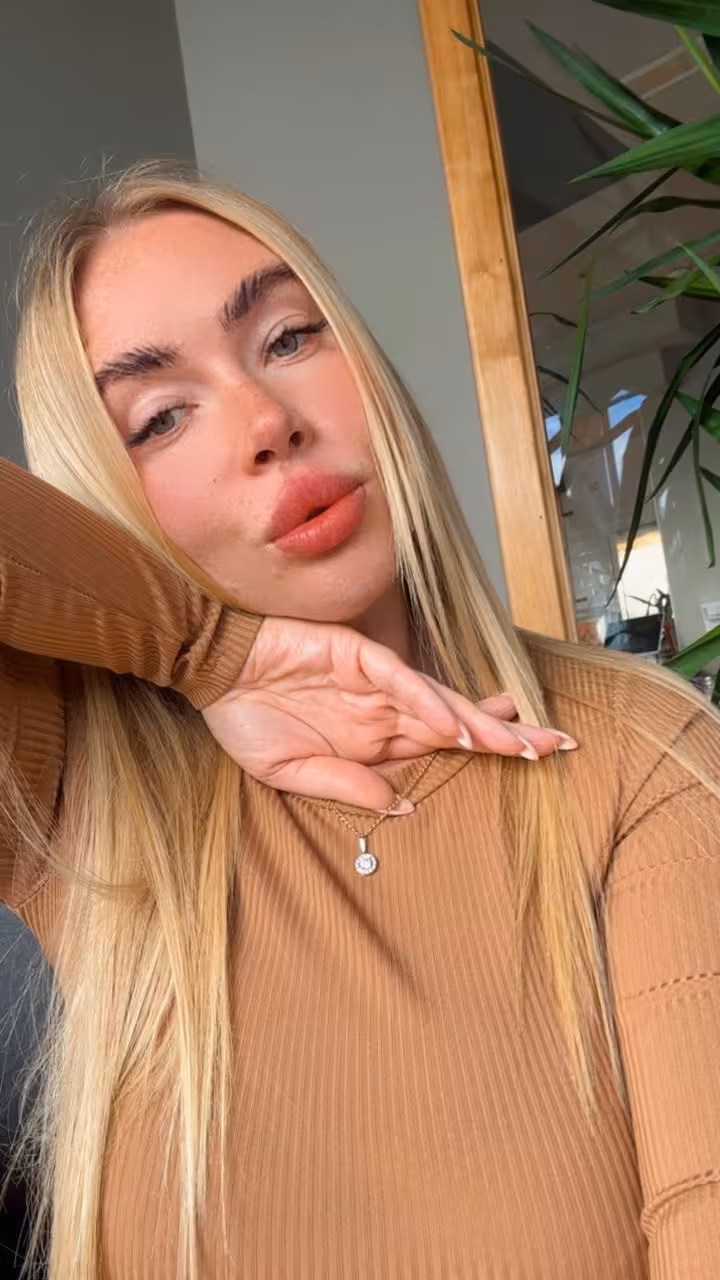 Visitar Perfil de la Senorita