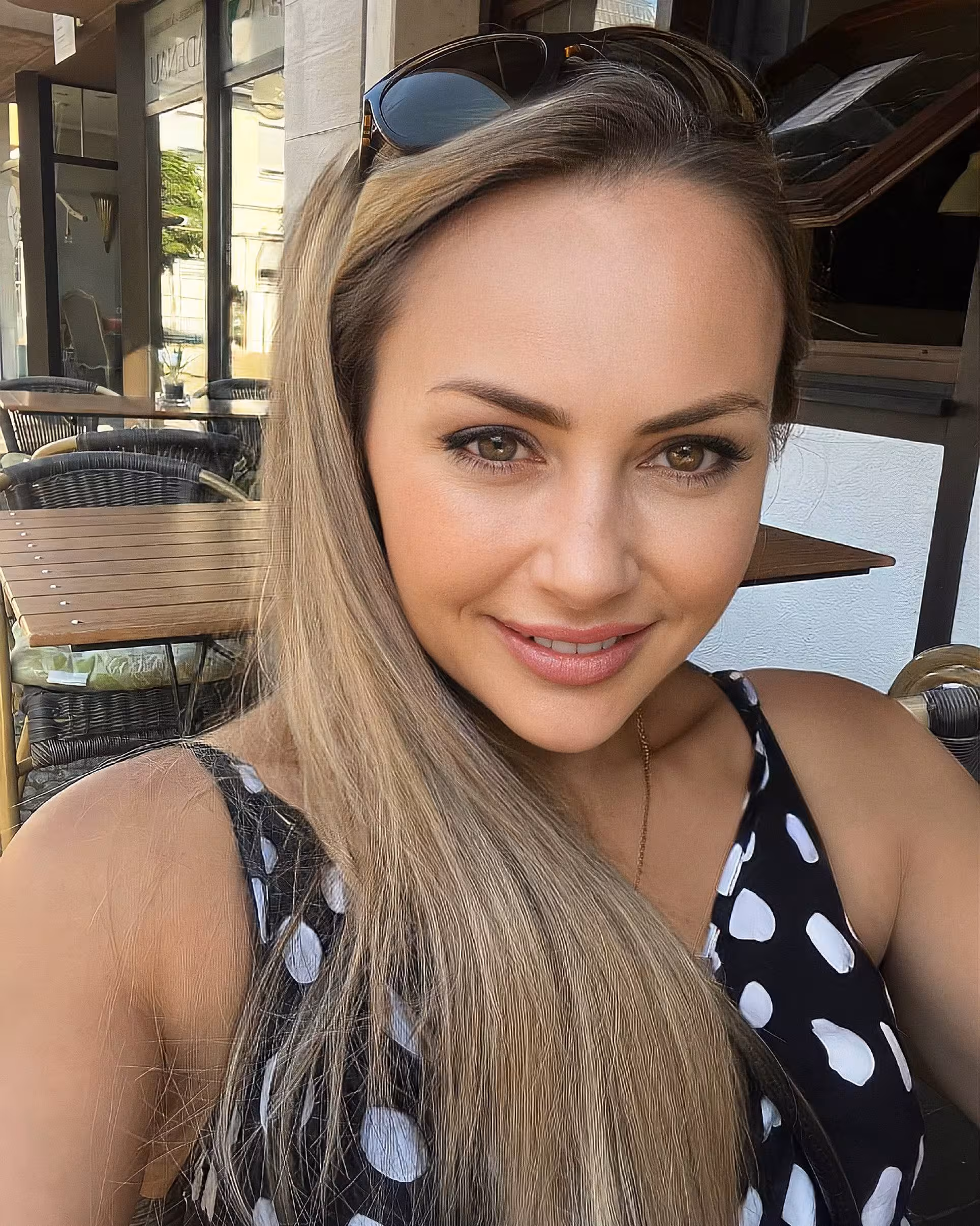 Visitar Perfil de la Senorita