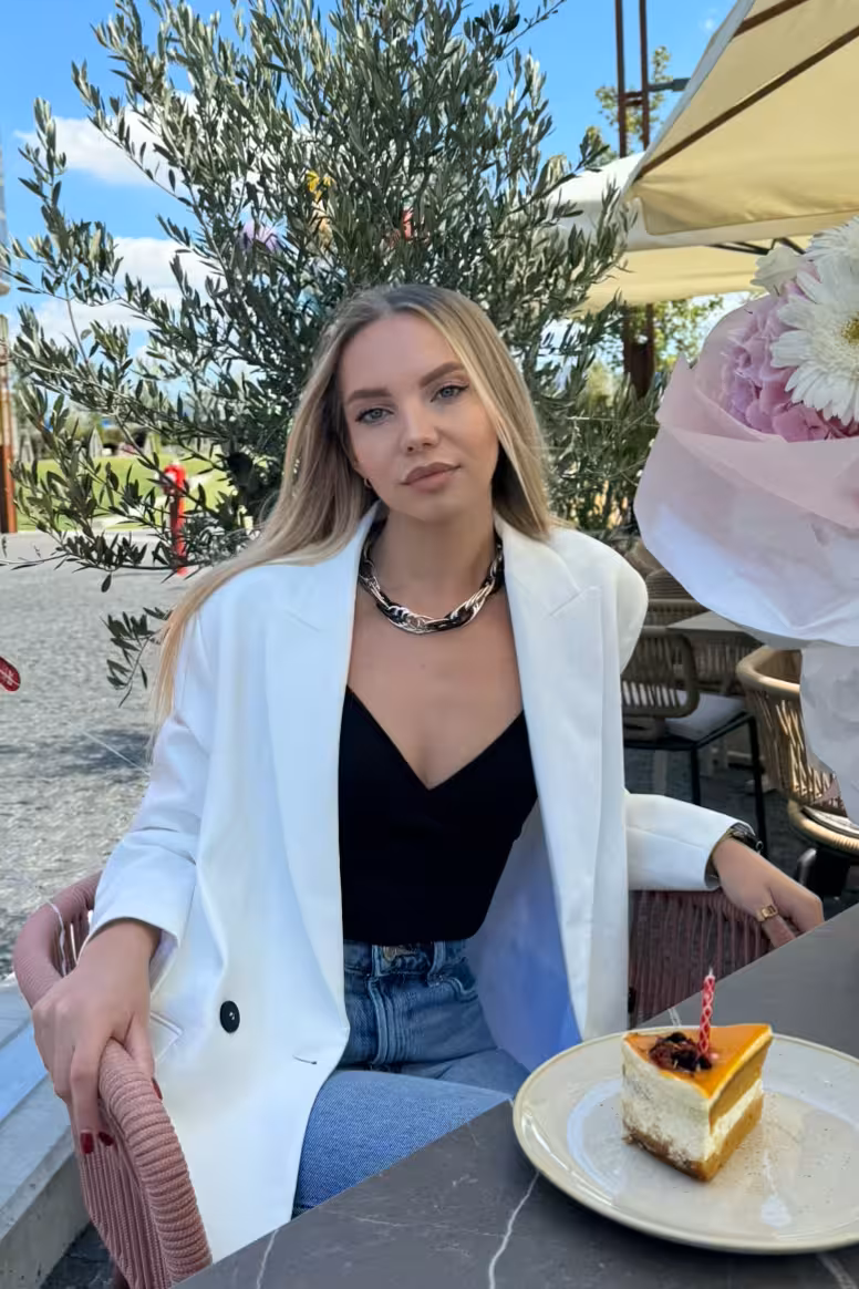 Visitar Perfil de la Senorita