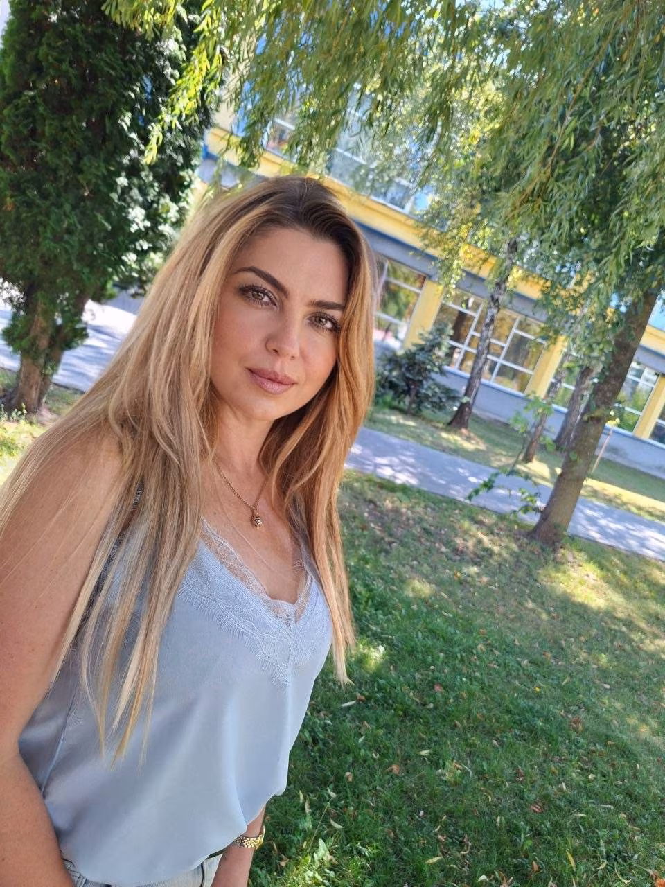 Visitar Perfil de la Senorita