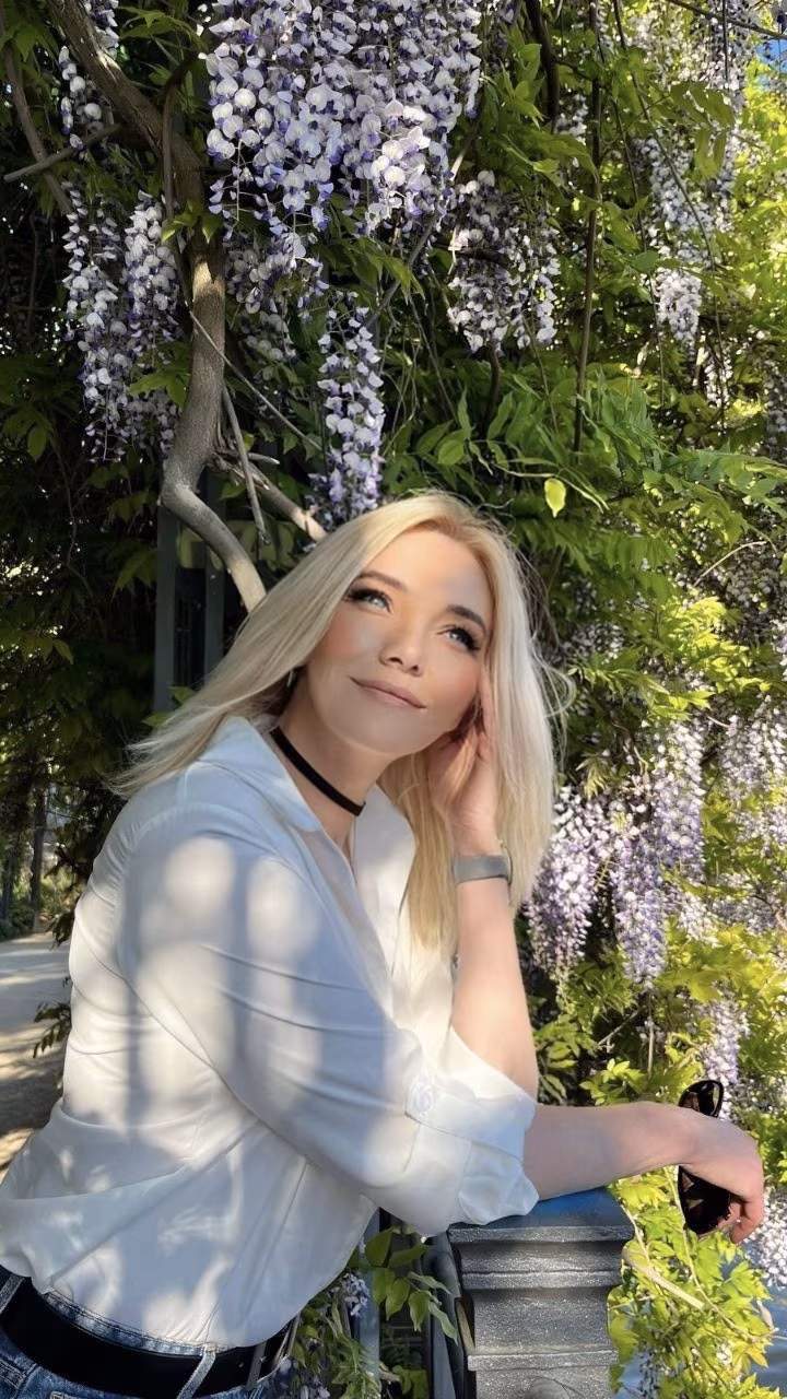 Visitar Perfil de la Senorita