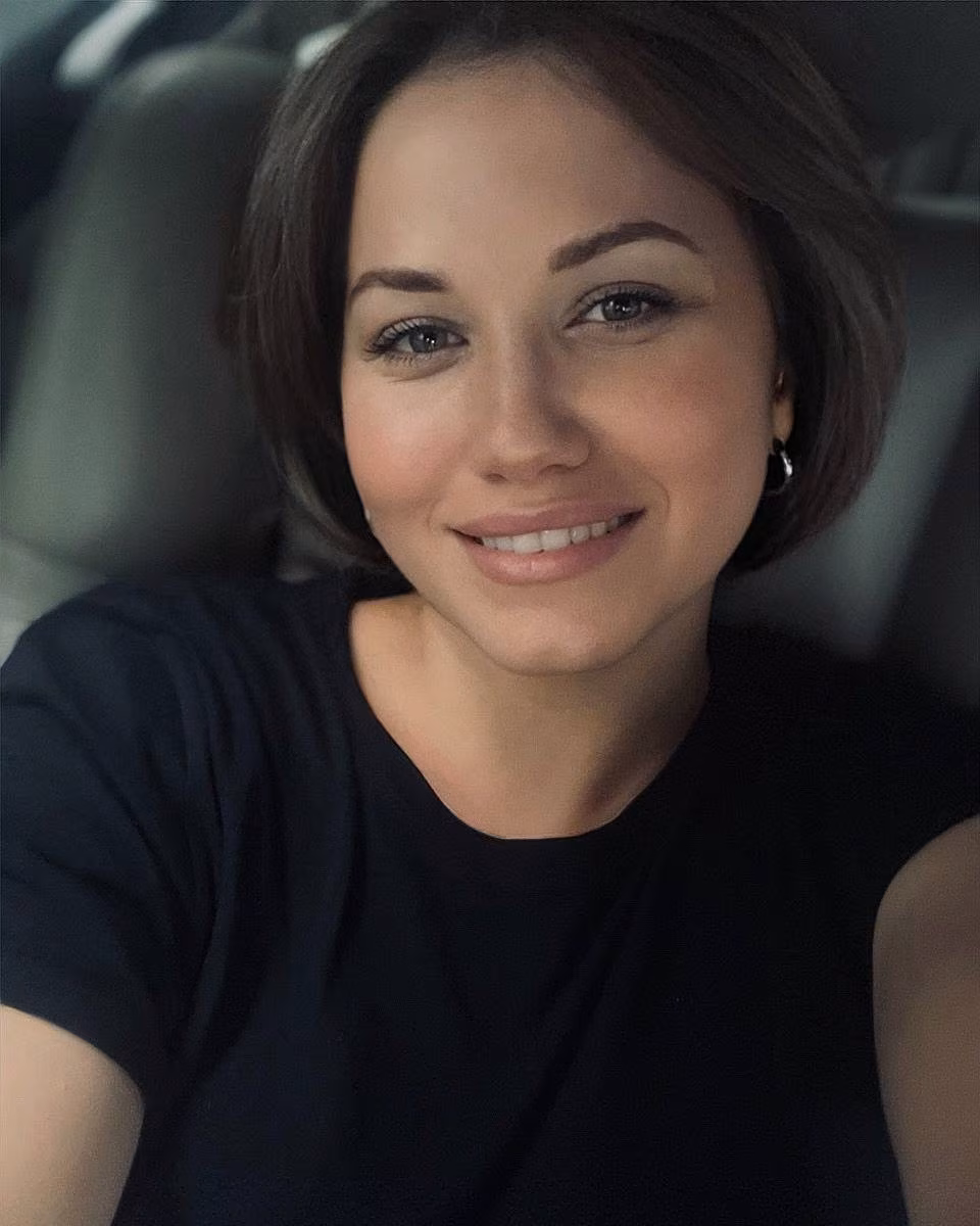 Visitar Perfil de la Senorita