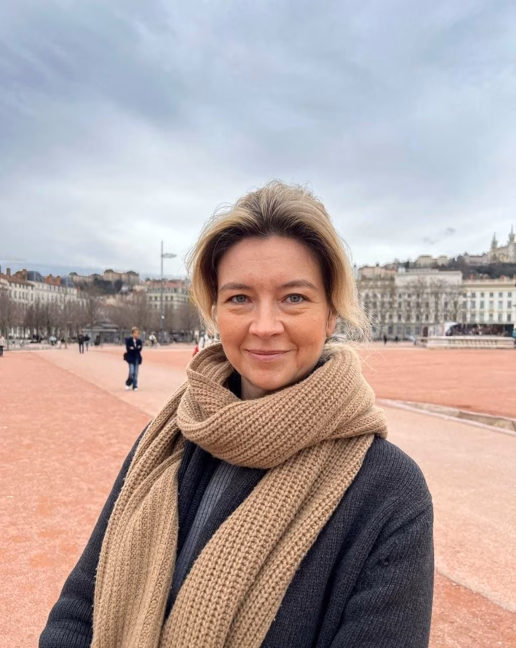 Visitar Perfil de la Senorita