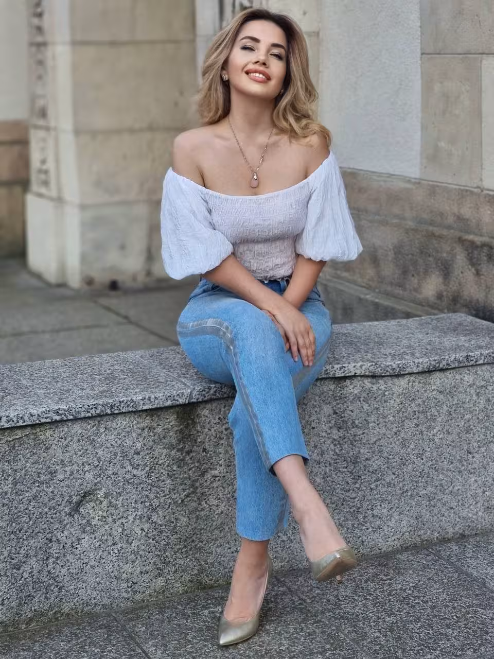 Visitar Perfil de la Senorita