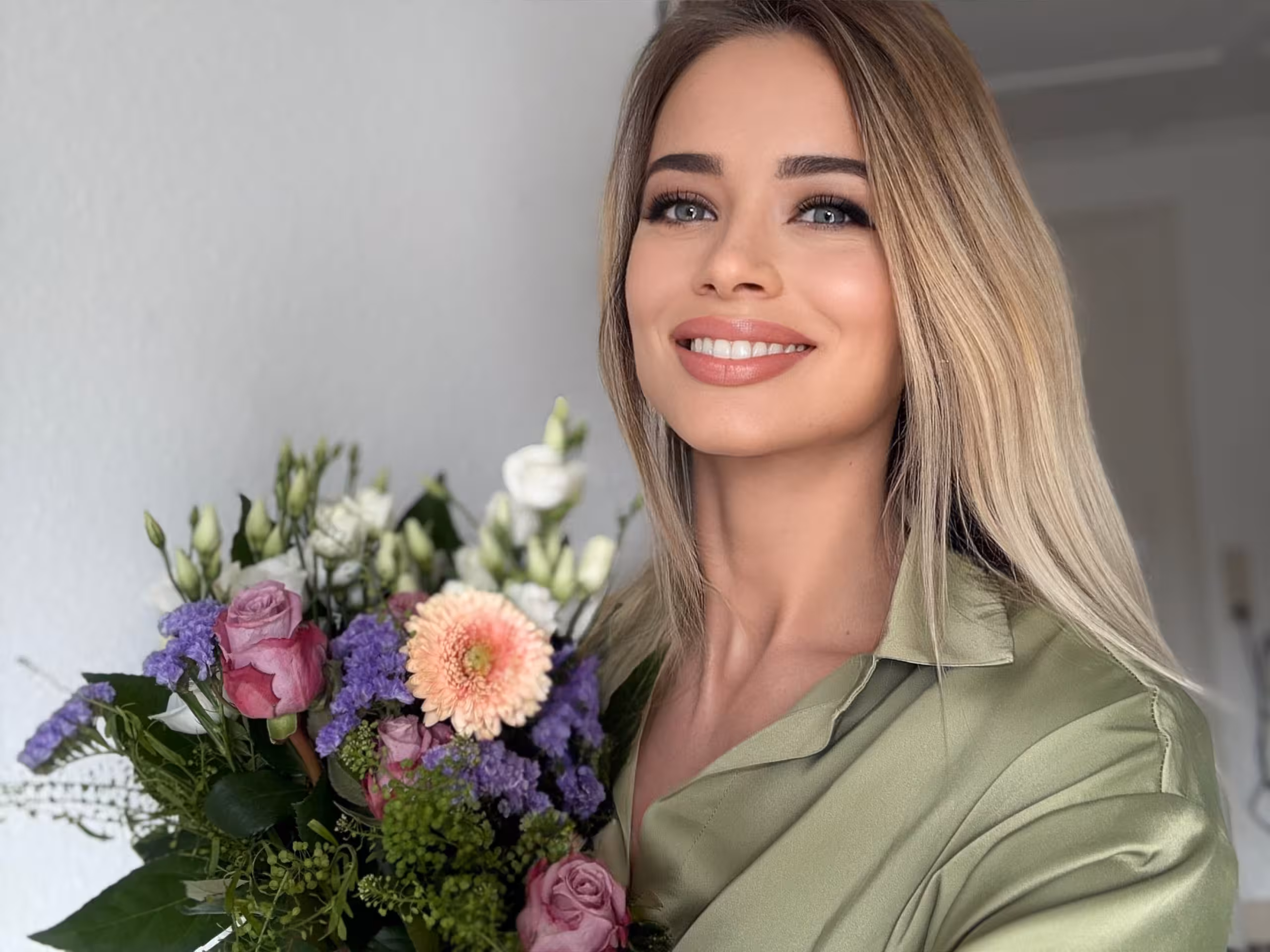 Visitar Perfil de la Senorita